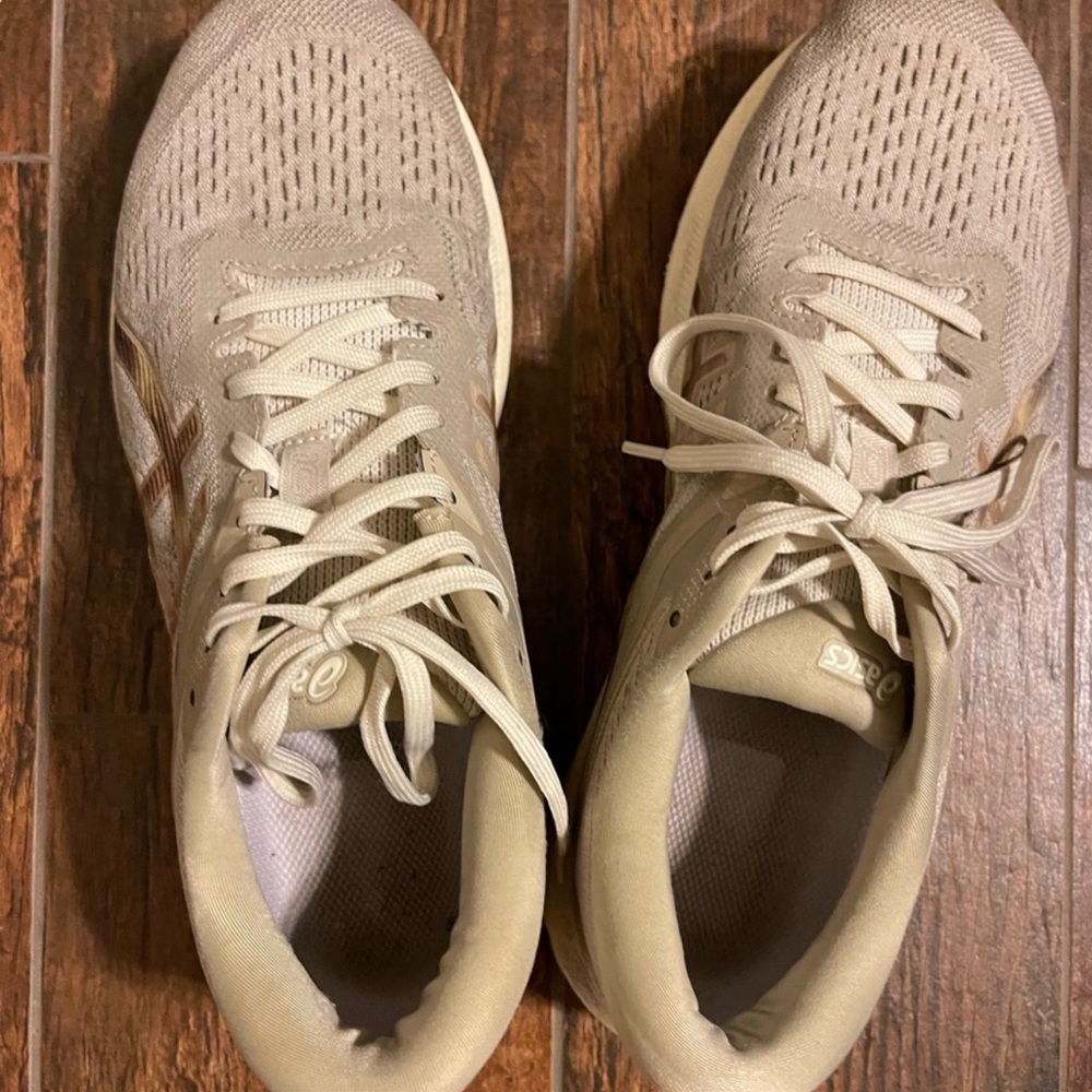 ASICS - Picture 2 of 5